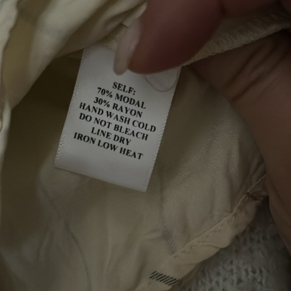 Carly Jean Los Angeles Top - Picture 2 of 2